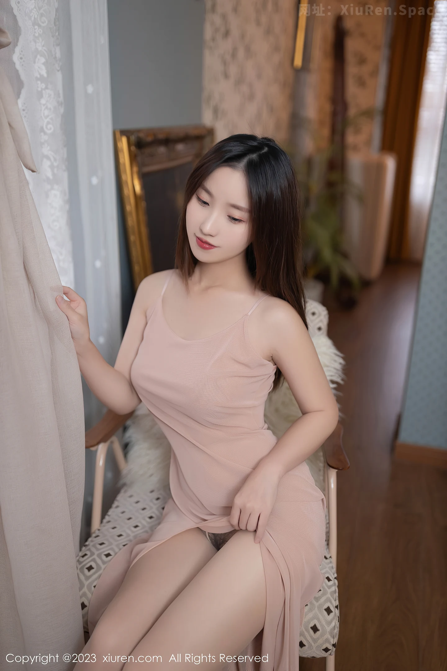 图片[5]-[XiuRen秀人网]VOL.7738 模特杏子Yada性感暖灰连衣长裙配原色丝袜秀曼妙身姿诱惑写真79P-秀人网官方网站